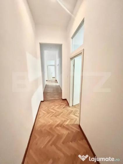 Apartament cu 5 camere semidecomandat în Central