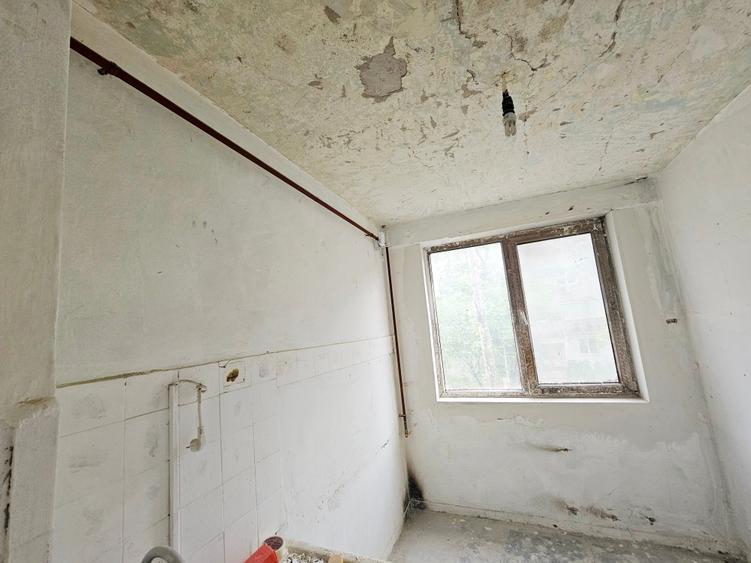 Apartament cu 3 camere semidecomandat în Micro 17