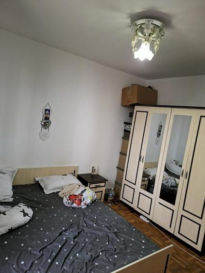Apartament cu 2 camere semidecomandat în Craiovei