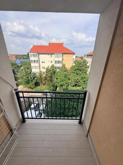 Apartament cu 2 camere semidecomandat, mobilat în Fratelia