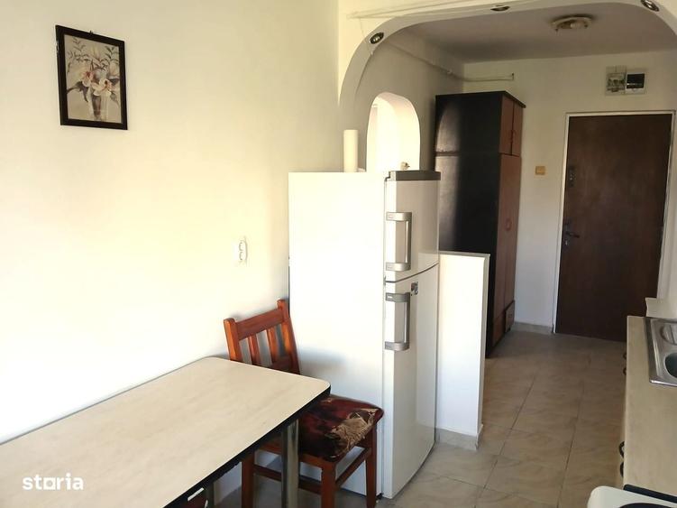 Apartament cu 2 camere decomandat în Podu Roș