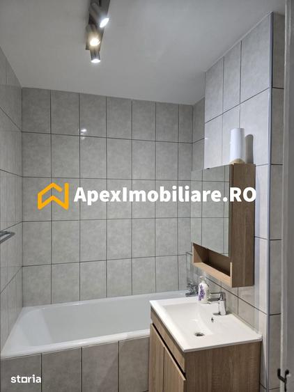 Apartament cu 3 camere decomandat în Tineretului