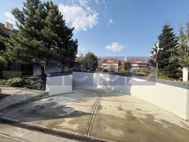 Casă individuală cu 6 camere cu Piscina în Central