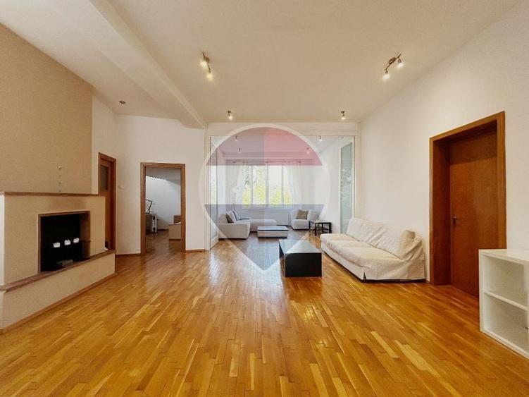 Apartament cu 3 camere semidecomandat, mobilat în Primăverii