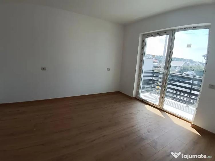 Casă cu 4 camere cu Teren 350 Mp în Șcheia