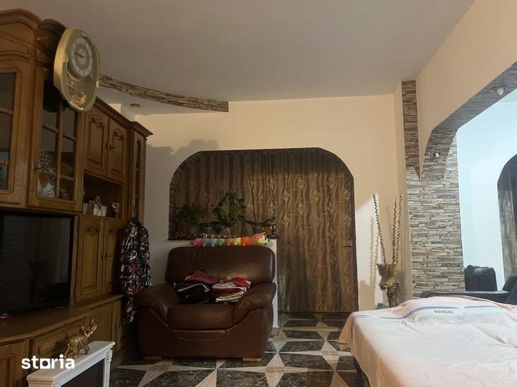 Vand apartament 3camere , decomandat ! - 1