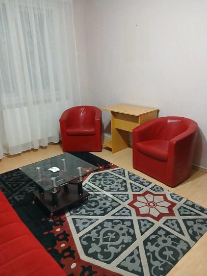 Apartament cu 2 camere semidecomandat în Podu Roș