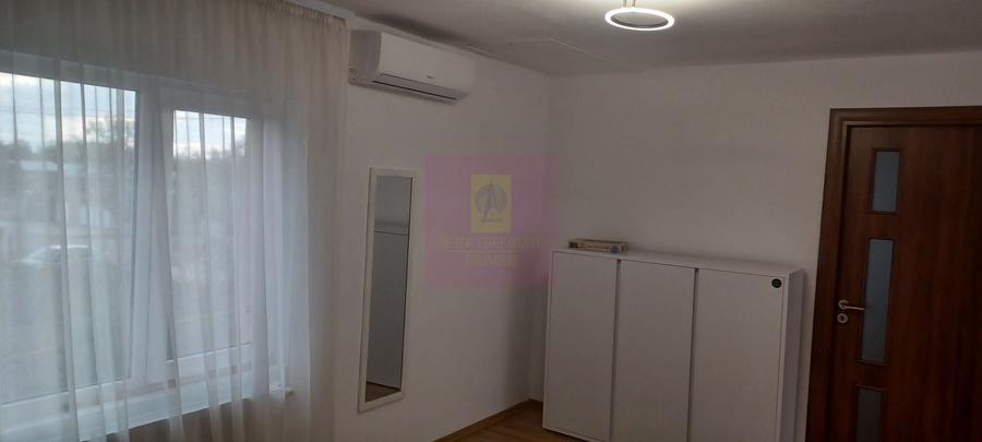 Casă individuală cu 4 camere cu Canalizare în Săbăreni