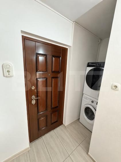 Apartament cu 3 camere semidecomandat, mobilat în Central