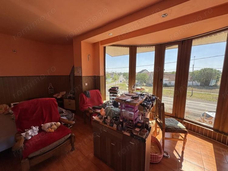 Casă cu 6 camere cu Teren 1768 Mp în Becicherecu Mic