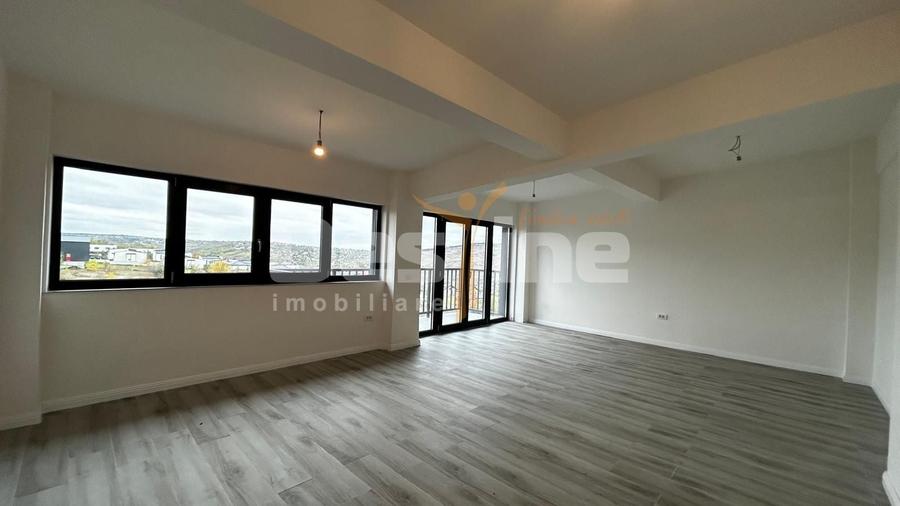 Apartament cu 3 camere decomandat în Rediu