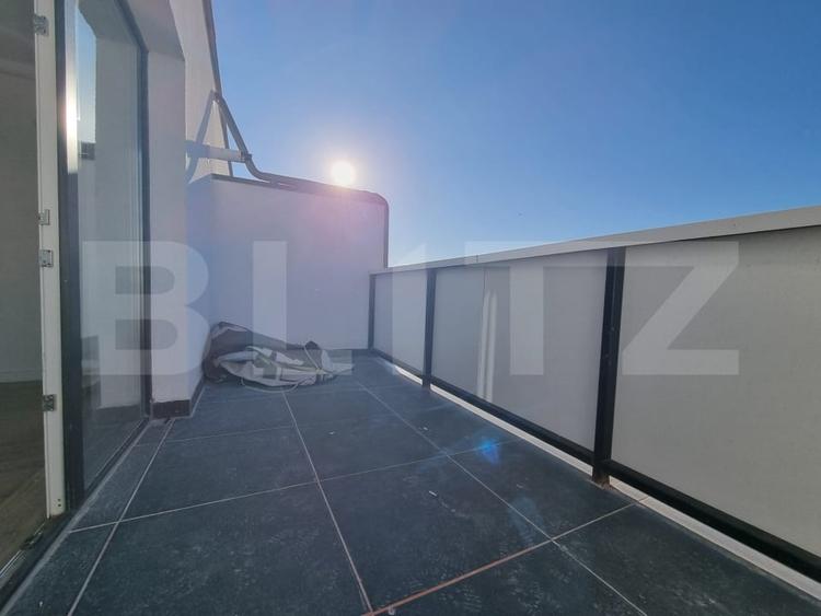Apartament cu 3 camere semidecomandat în Dâmbul Rotund