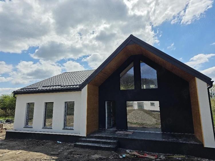 Casă cu 3 camere cu Teren 723 Mp în Sânpetru