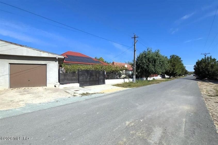 Casă individuală cu 5 camere cu Canalizare în Castelu