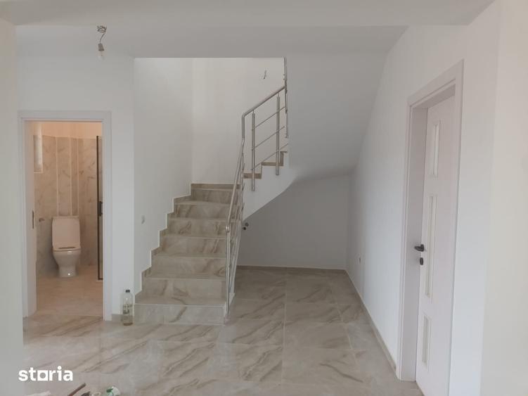 Casă cu 4 camere cu Teren 350 Mp în Joița