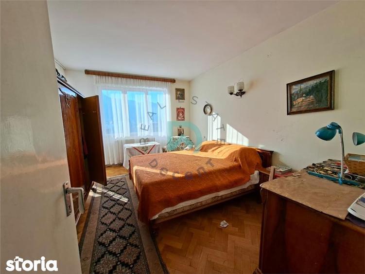Apartament cu 3 camere decomandat în Centrul Istoric