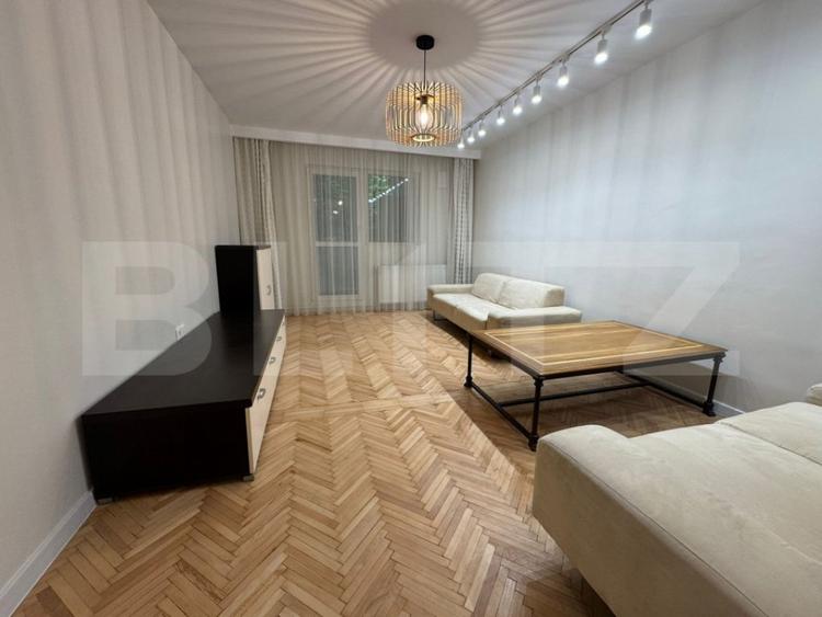 Apartament cu 3 camere decomandat în Tudor