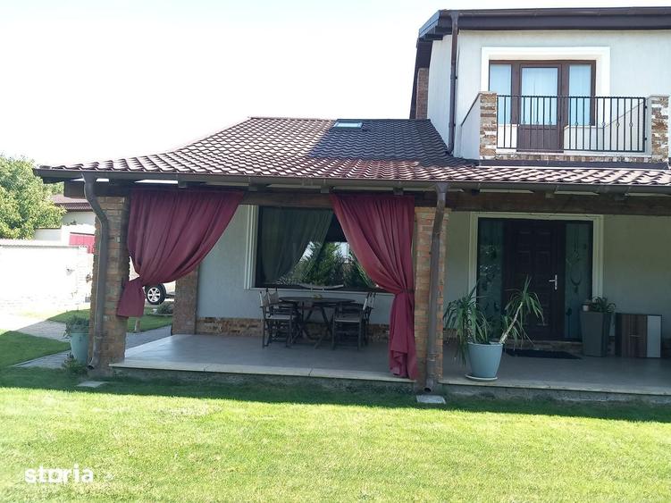 Casă cu 4 camere cu Teren 585 Mp în Smârdan