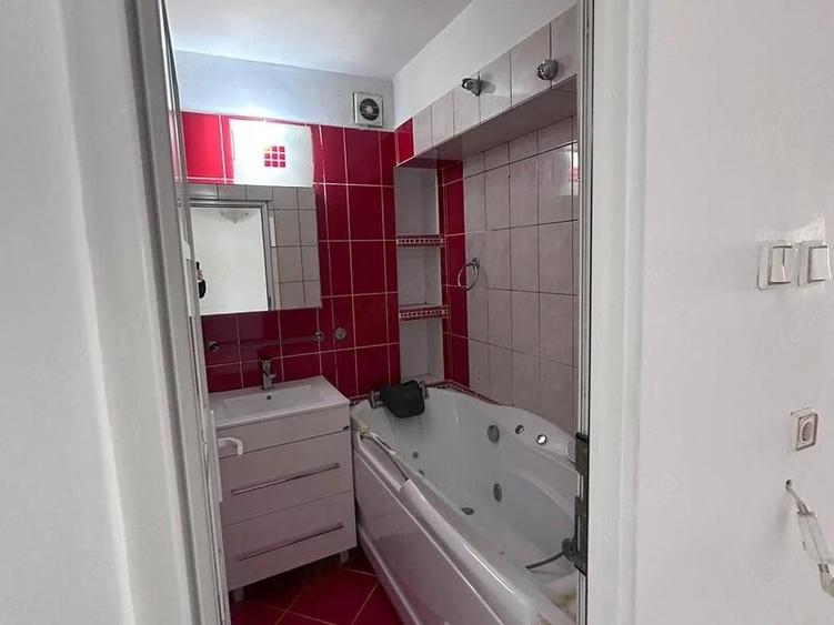 Apartament cu 4 camere decomandat în Decebal
