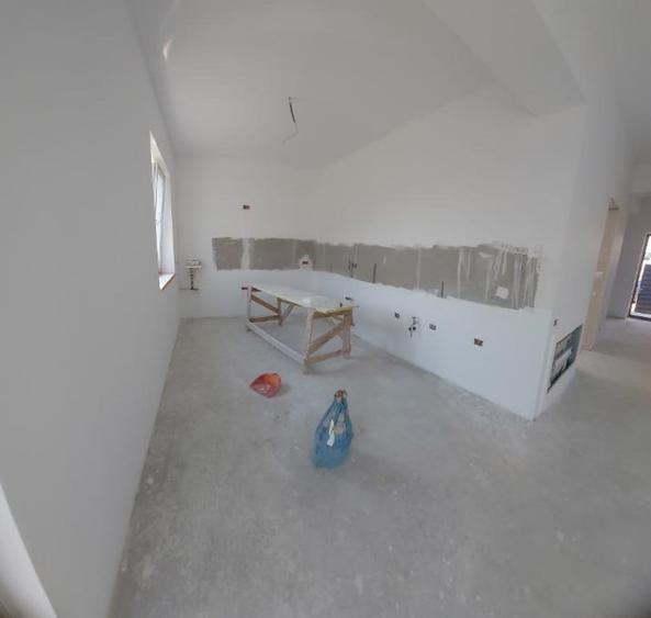 Casă cu 4 camere cu Teren 400 Mp în Vârteju