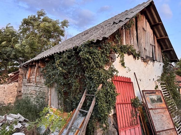 Casă cu 2 camere în Runcu