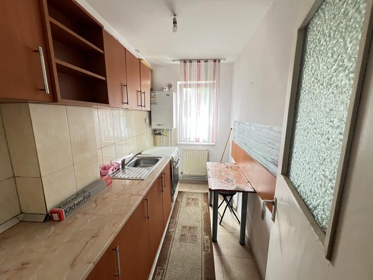 Apartament cu 2 camere semidecomandat, mobilat în Florilor