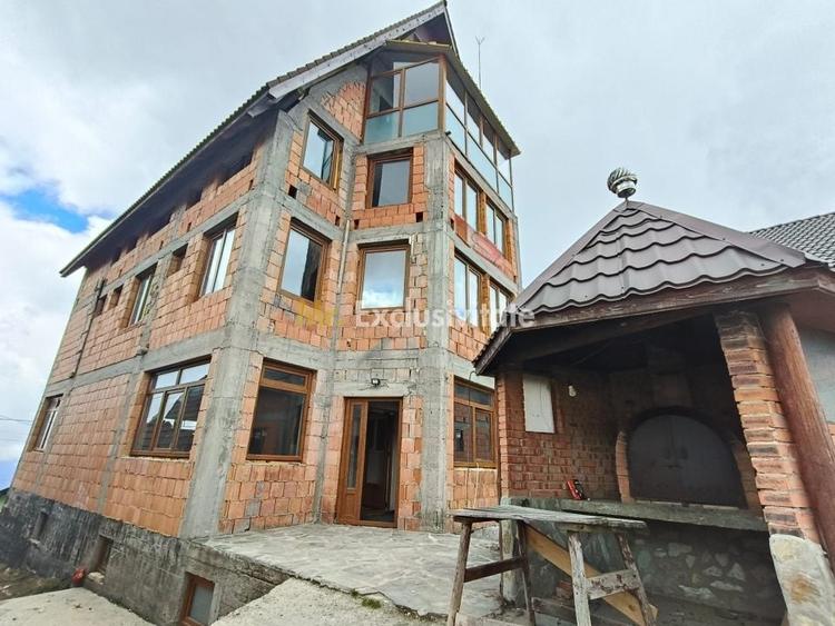 Hotel/Pensiune, de 706 mp, în Rânca