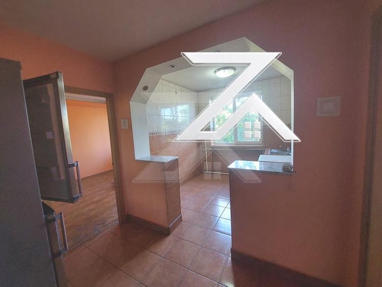 Apartament cu 3 camere semidecomandat în Calea Severinului