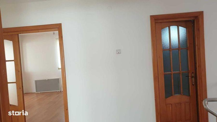 Casă cu 4 camere cu Teren 237 Mp în Golești