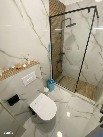 Apartament cu 3 camere semidecomandat în Ciupercenii Noi