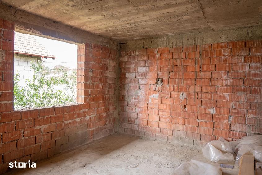 Casă cu 8 camere cu Teren 595 Mp în Scorțeni