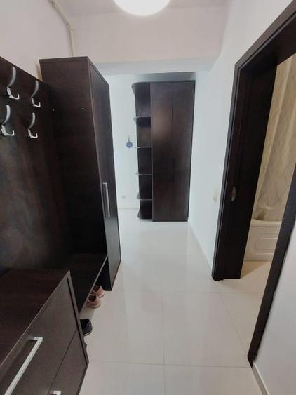 Apartament cu 3 camere decomandat, mobilat în Roșu