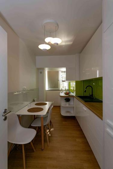 Apartament cu 3 camere decomandat în Victoriei