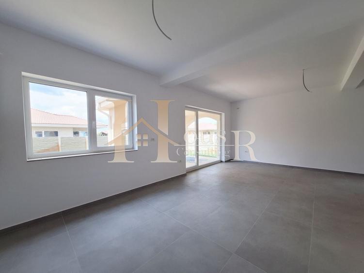 Duplex cu 5 camere cu Canalizare în Moșnița Nouă