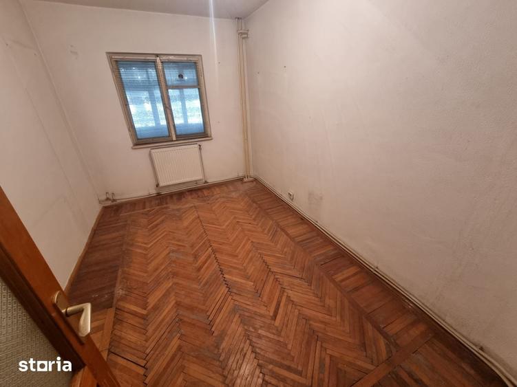 Apartament cu 3 camere decomandat în Mioriței