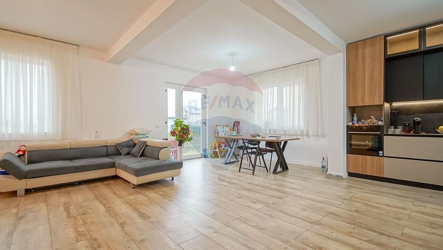 Casă individuală cu 4 camere cu Teren 658 Mp în Stupini