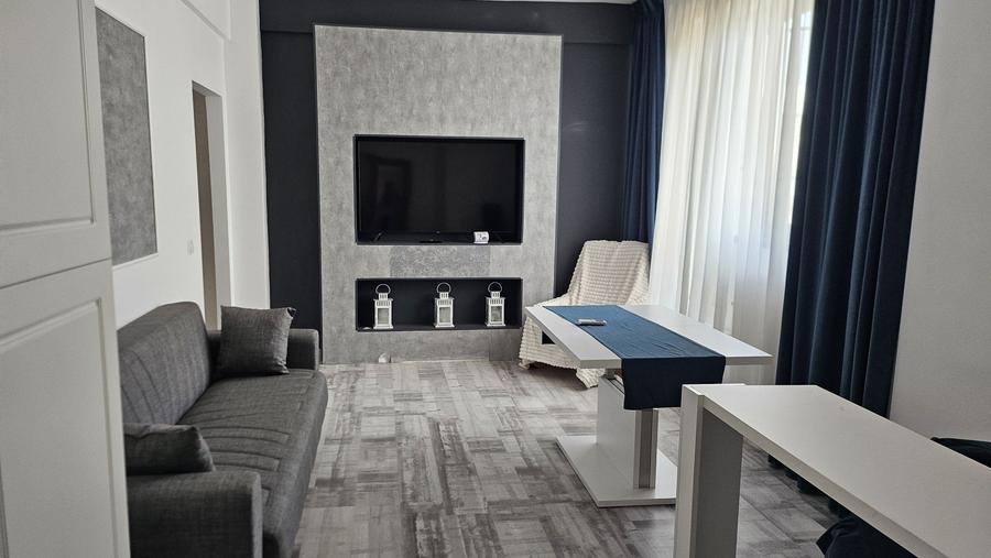 Apartament cu 3 camere semidecomandat în Lujerului