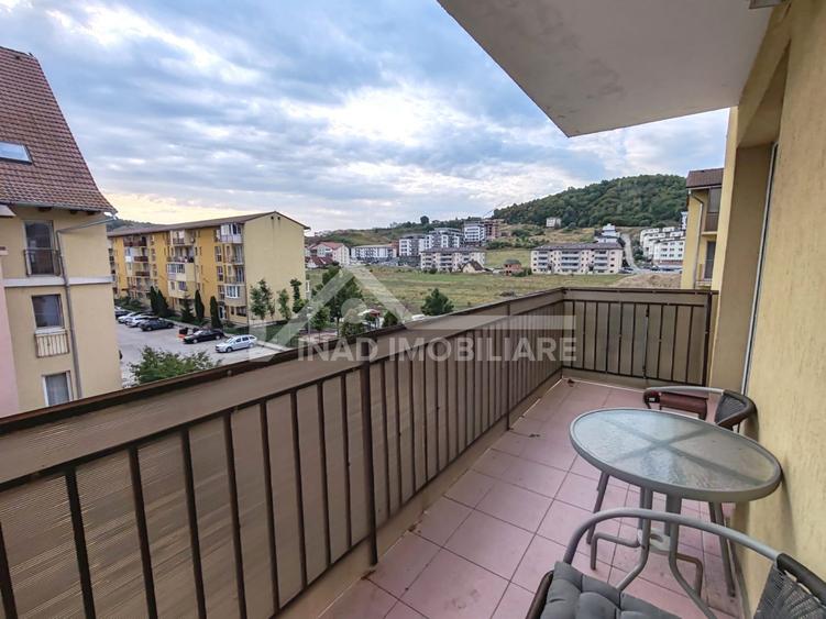 Apartament cu 3 camere semidecomandat, mobilat în Florești
