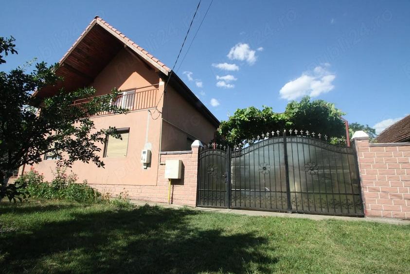 Casă cu 7 camere cu Teren 1473 Mp în Biled