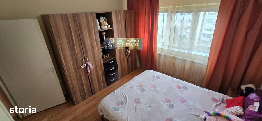 Apartament cu 3 camere decomandat în Casa de Cultură
