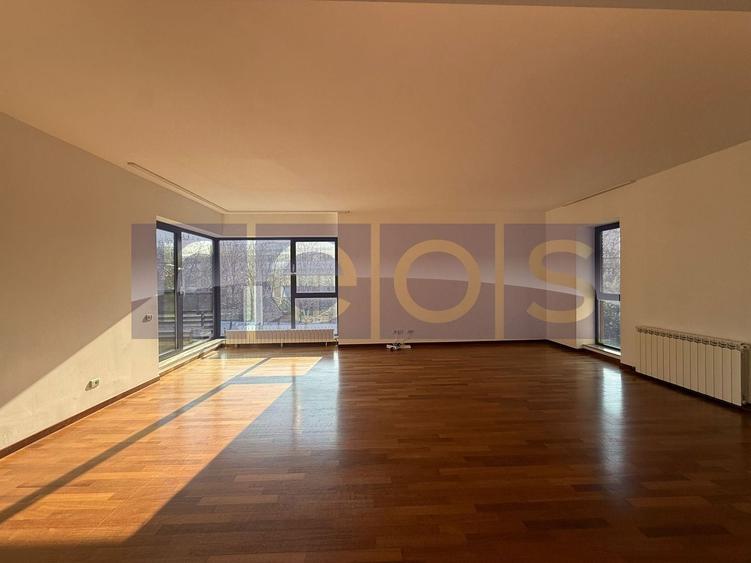 Apartament cu 4 camere, mobilat în Șoseaua Nordului