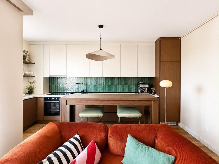 Apartament cu 3 camere semidecomandat în Exterior Vest