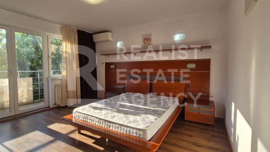 Duplex cu 5 camere cu Canalizare în Central