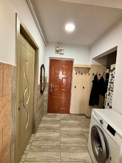 Apartament cu 3 camere semidecomandat în Central