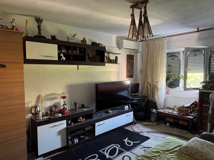 Apartament cu 2 camere decomandat în Exterior Vest