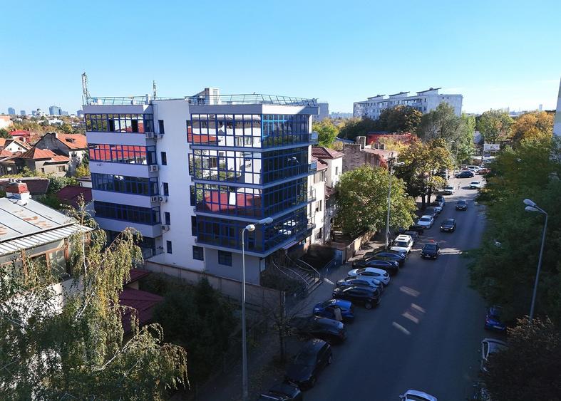 Birou, de 1,100 mp, în Nord