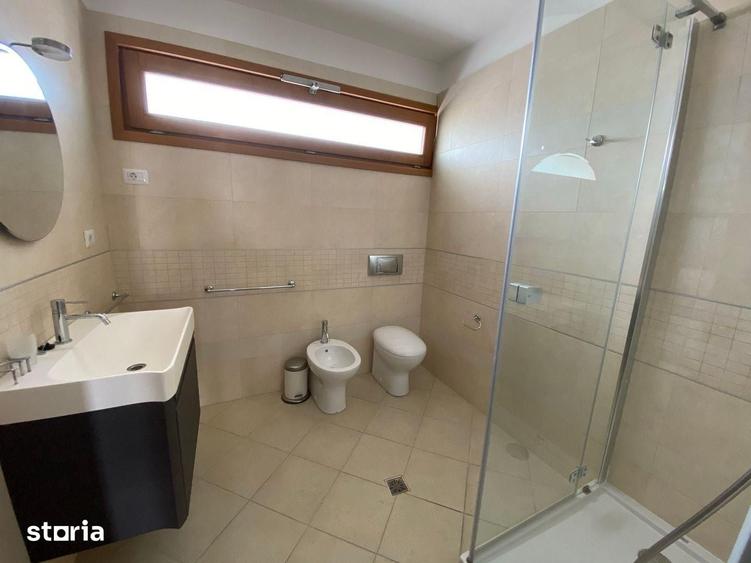 Casă cu 5 camere cu Teren 460 Mp în Central
