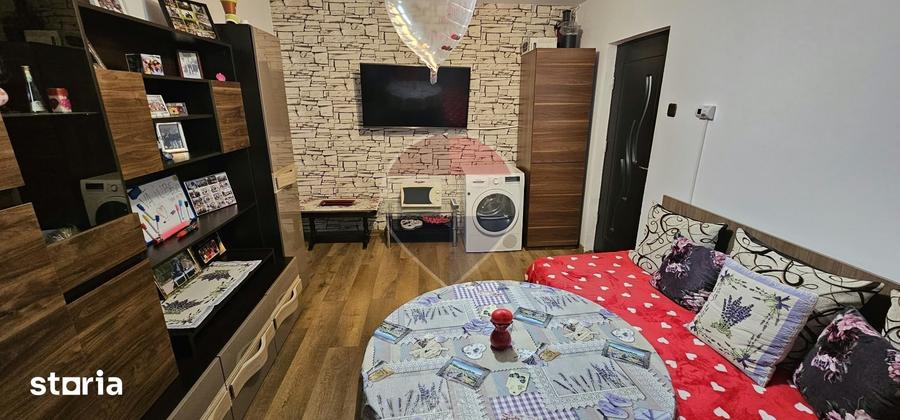 Apartament cu 3 camere semidecomandat în Central