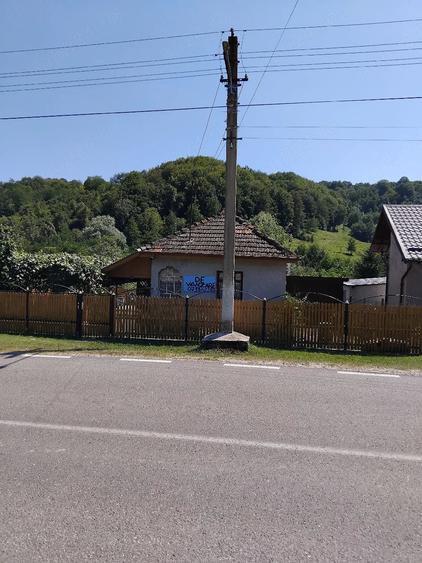Casă cu 2 camere cu Teren 1760 Mp în Valea