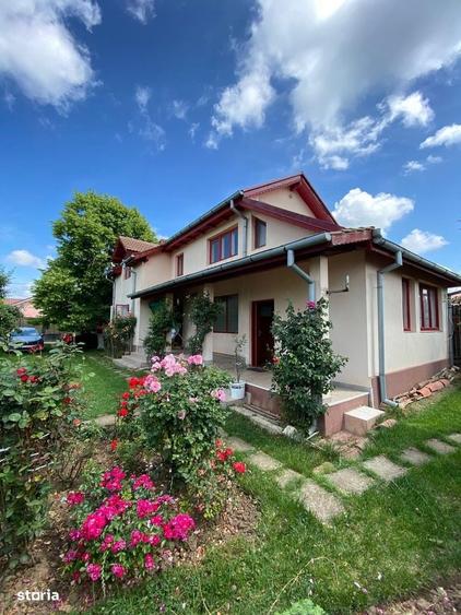 Casă cu 3 camere în Șimnicu de Sus